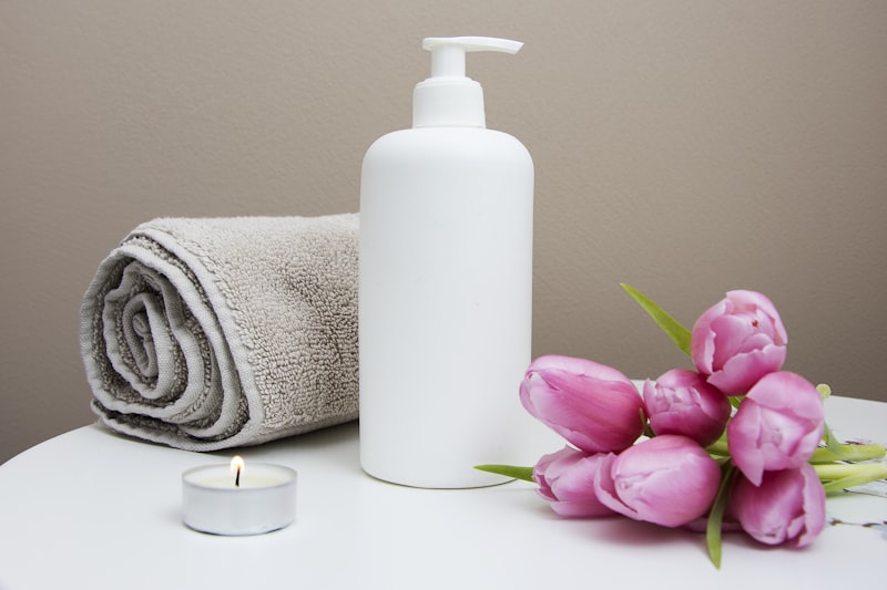 Lomi Lomi Massage therapy session